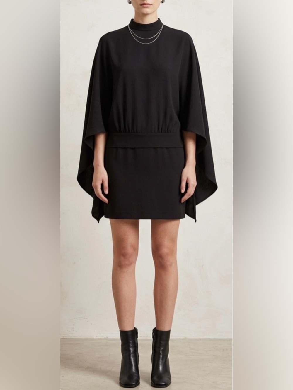 $3400 GUCCI BATWING CAPE MINIDRESS RUNWAY Silk DRESS. Made In Italy.